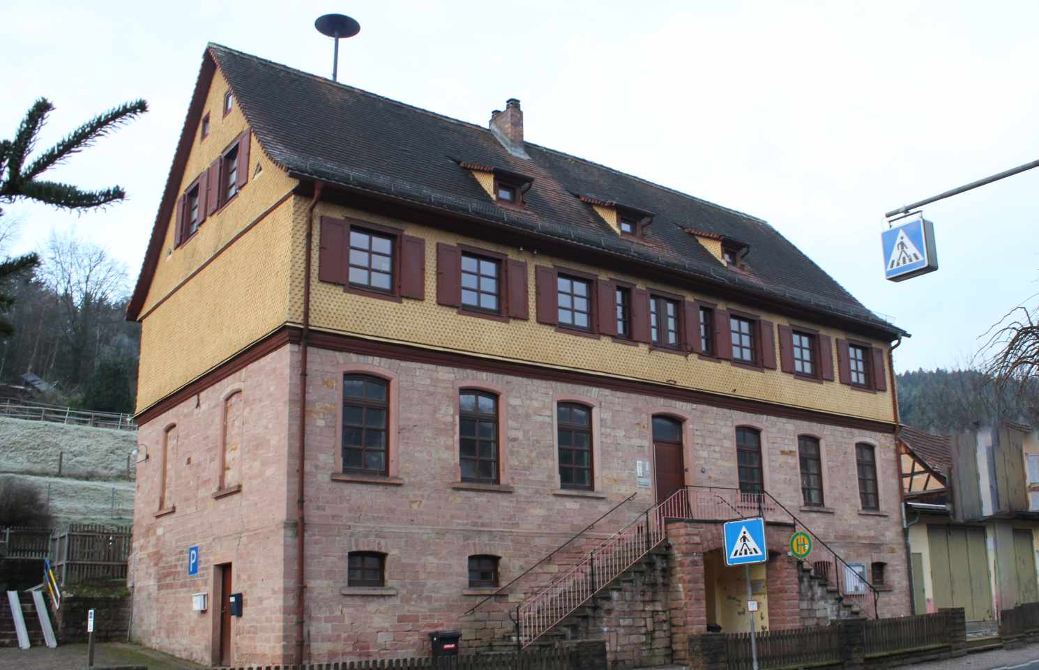 Alte Schule Kempfenbrunn